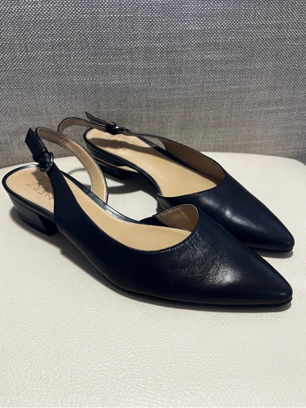 Naturalizer Banks Black Pointed-Toe Slingback Low Heel Mules Size 6.5 - Picture 2 of 9